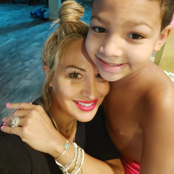 Meet your Posher, Selina - Picture 2 of 6